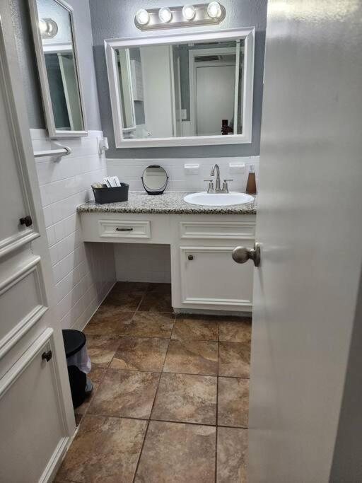 Blue Shark *E4* @ Midtown Comfortable 1Br King Apartment Houston Exterior foto